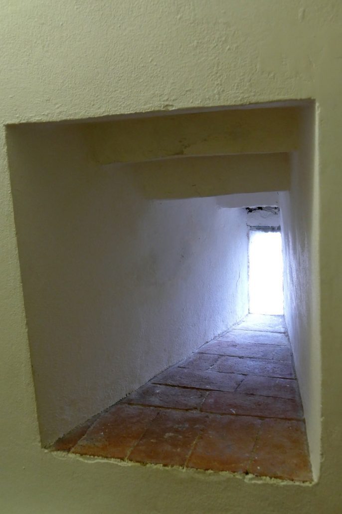 1000309 Arrow slit in Castellina Fortress