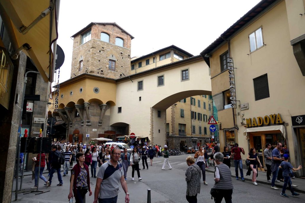 1000703 Across the Ponte Vecchio bridge to the south Old City